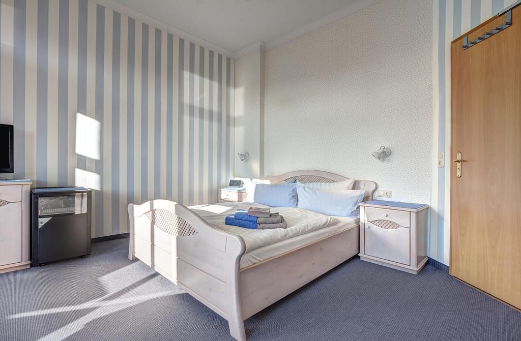 Hotel Villa Seeschloesschen ゼーバート・ヘリングスドルフ エクステリア 写真