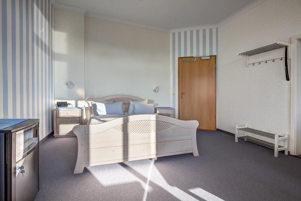 Hotel Villa Seeschloesschen ゼーバート・ヘリングスドルフ エクステリア 写真