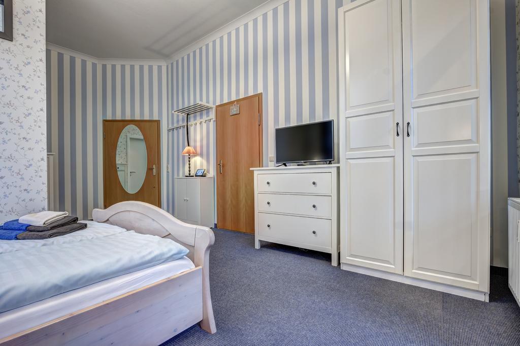 Hotel Villa Seeschloesschen ゼーバート・ヘリングスドルフ エクステリア 写真