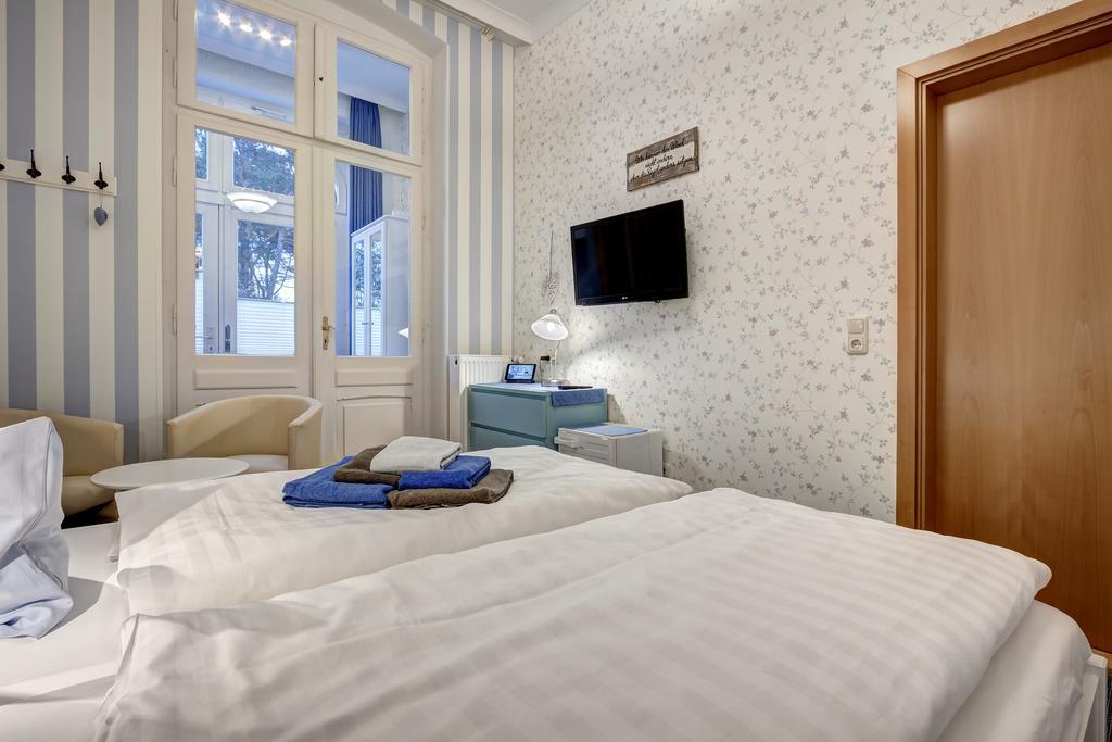 Hotel Villa Seeschloesschen ゼーバート・ヘリングスドルフ エクステリア 写真