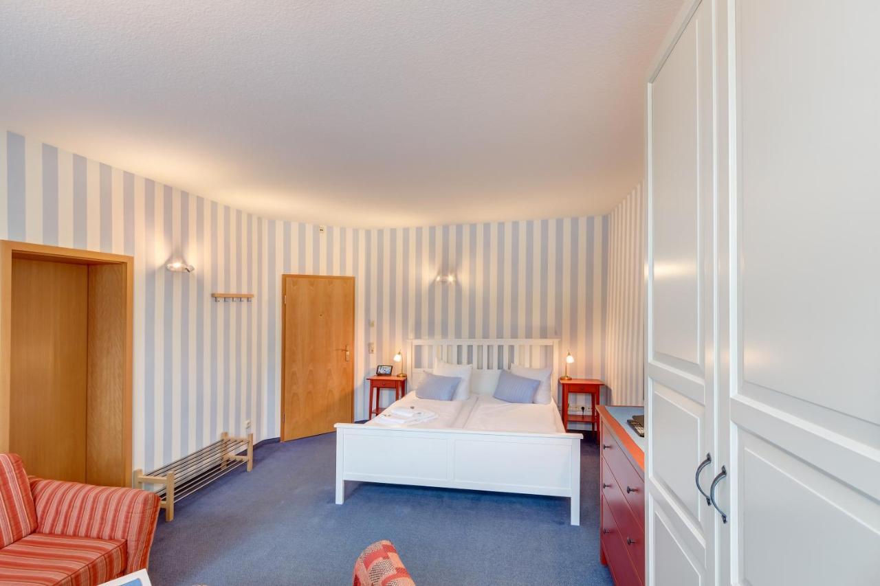 Hotel Villa Seeschloesschen ゼーバート・ヘリングスドルフ エクステリア 写真